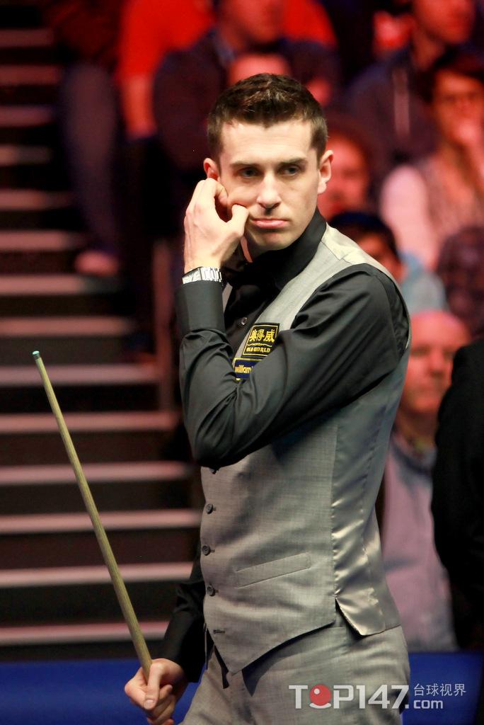 莱万不仅肩 莱万不仅肩